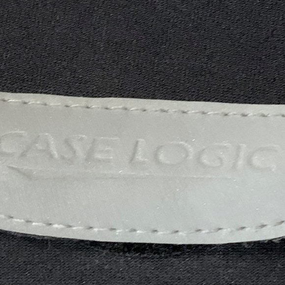 Case Logic Fanny Pack For Portable Cd Player - Picture 4 of 4